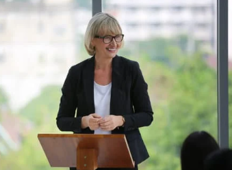 expert tips to write a speaker bio that boost event participation